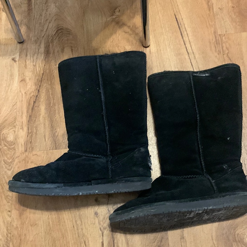 Womans blk size 6 bear paw